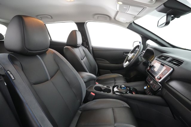 2022 Nissan Leaf — photo 16 of 30