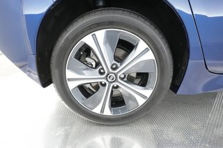2022 Nissan Leaf — photo 14 of 30