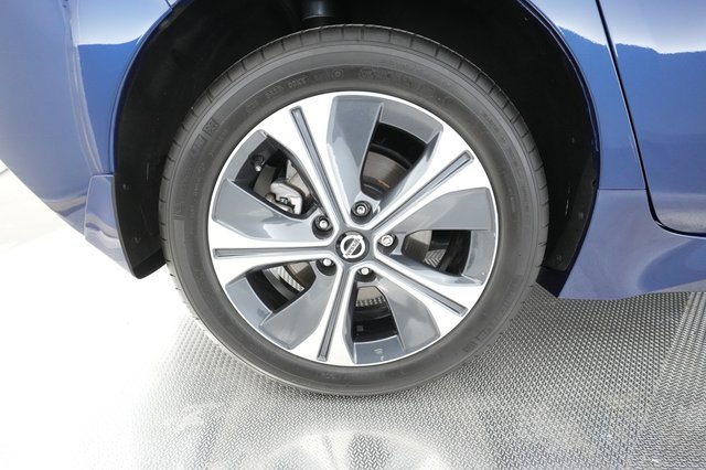 2022 Nissan Leaf — photo 14 of 30