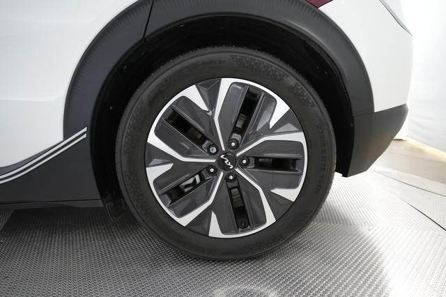 2024 Kia EV6 — photo 7 of 24
