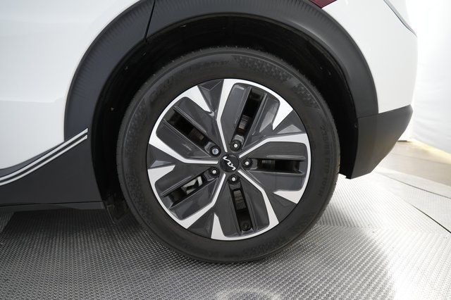 2024 Kia EV6 — photo 7 of 24