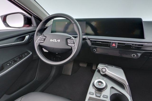 2024 Kia EV6 — photo 18 of 22