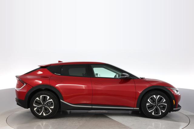 2024 Kia EV6 — photo 10 of 22