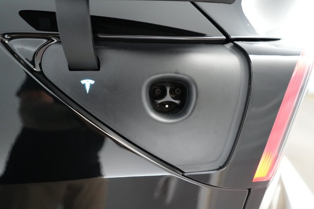 2026 Tesla Model Y — photo 8 of 19