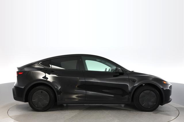 2026 Tesla Model Y — photo 10 of 19