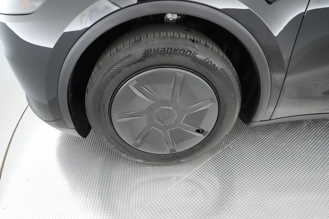 2026 Tesla Model Y — photo 14 of 19