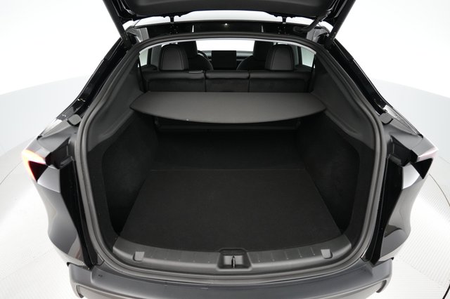 2026 Tesla Model Y — photo 6 of 19