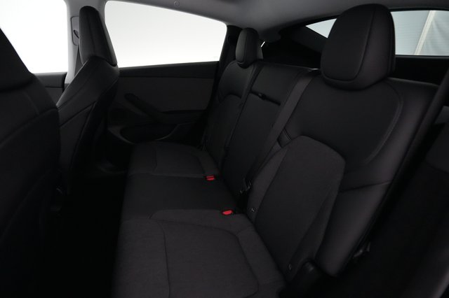 2026 Tesla Model Y — photo 17 of 19