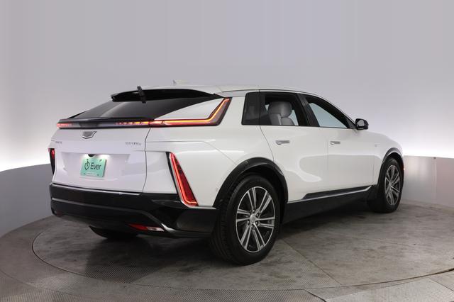 2024 Cadillac Lyriq — photo 2 of 21