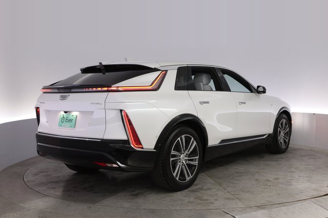 2024 Cadillac Lyriq — photo 2 of 21