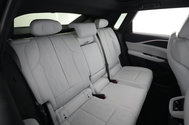 2024 Cadillac Lyriq — photo 4 of 21
