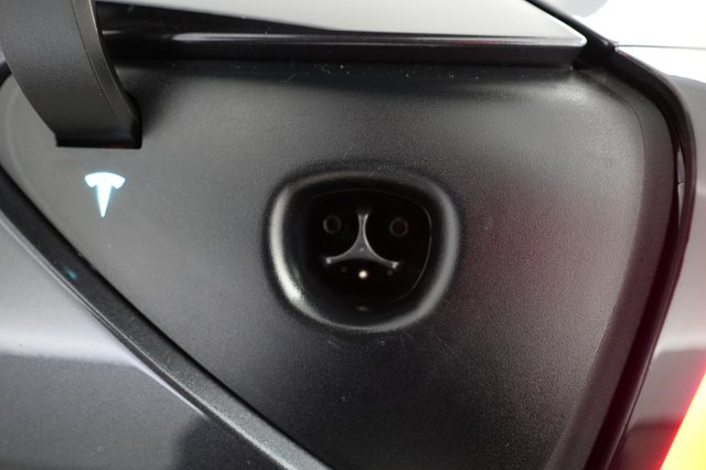 2025 Tesla Model 3 — photo 8 of 24