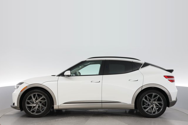 2023 Genesis GV60 — photo 12 of 19