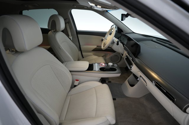 2023 Genesis GV60 — photo 16 of 19