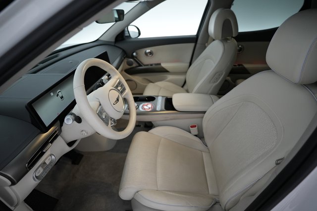 2023 Genesis GV60 — photo 3 of 19