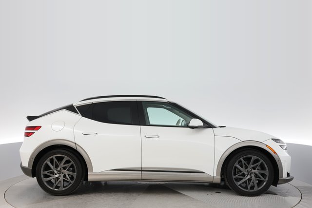 2023 Genesis GV60 — photo 10 of 19