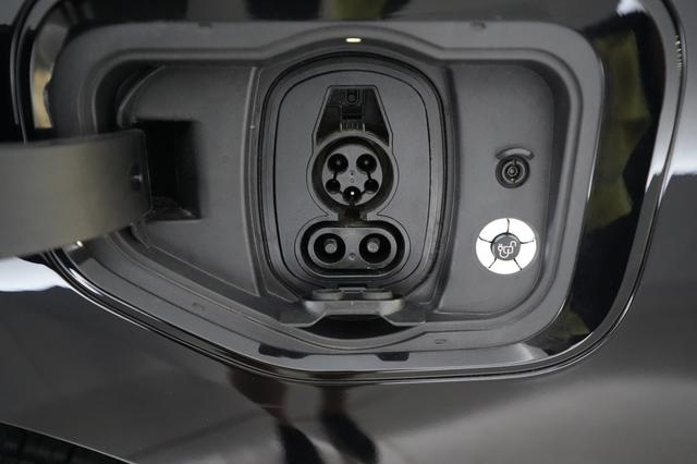 2024 Ford F-150 Lightning — photo 8 of 18