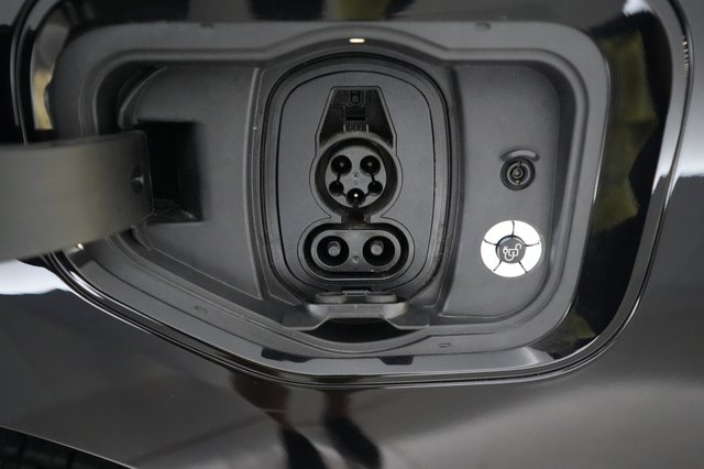 2024 Ford F-150 Lightning — photo 8 of 18
