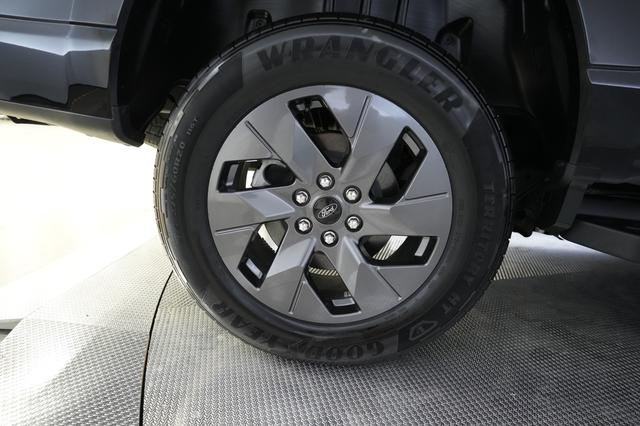 2024 Ford F-150 Lightning — photo 10 of 18