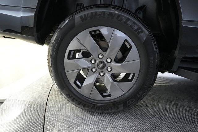 2024 Ford F-150 Lightning — photo 10 of 18