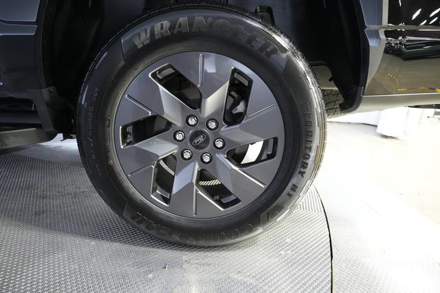 2024 Ford F-150 Lightning — photo 9 of 18