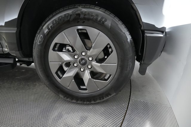 2024 Ford F-150 Lightning — photo 11 of 18