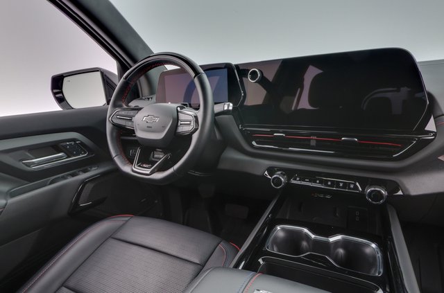 2024 Chevrolet Silverado EV — photo 14 of 18