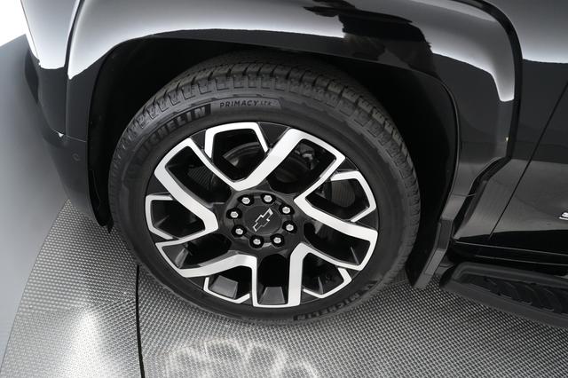 2024 Chevrolet Silverado EV — photo 7 of 18