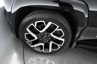 2024 Chevrolet Silverado EV — photo 7 of 18