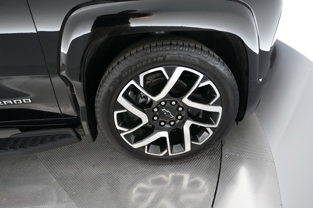 2024 Chevrolet Silverado EV — photo 11 of 18