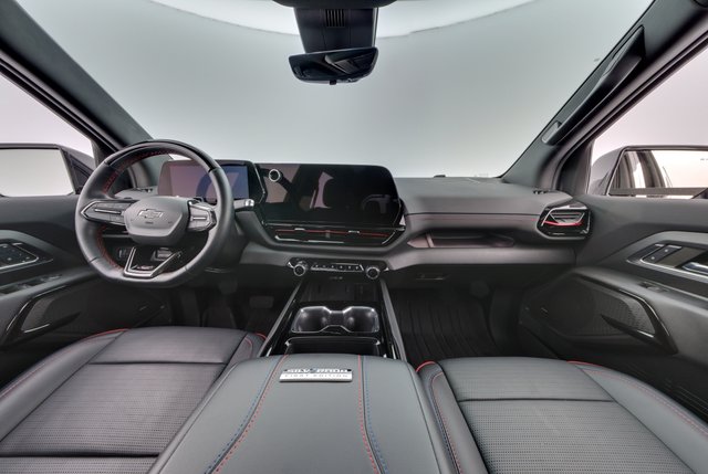 2024 Chevrolet Silverado EV — photo 15 of 18