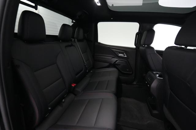 2024 Chevrolet Silverado EV — photo 4 of 18