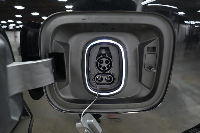 2024 Chevrolet Silverado EV — photo 8 of 18