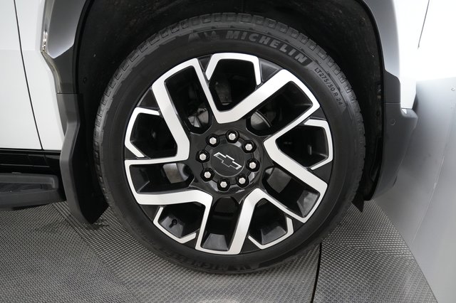 2024 Chevrolet Silverado EV — photo 9 of 18