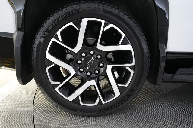 2024 Chevrolet Silverado EV — photo 7 of 18