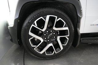 2024 Chevrolet Silverado EV — photo 10 of 18