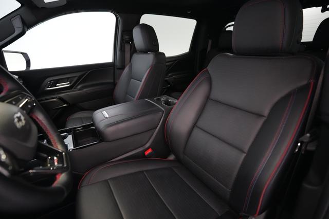 2024 Chevrolet Silverado EV — photo 3 of 18