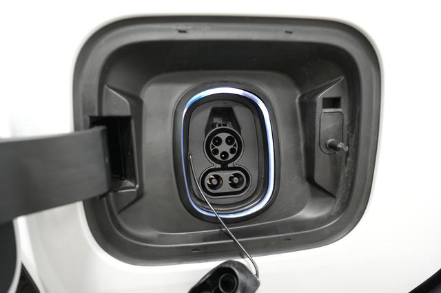 2024 Chevrolet Silverado EV — photo 8 of 18