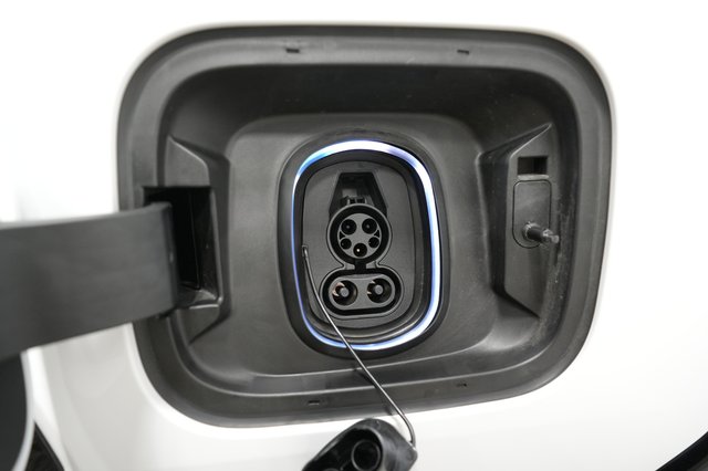 2024 Chevrolet Silverado EV — photo 8 of 18