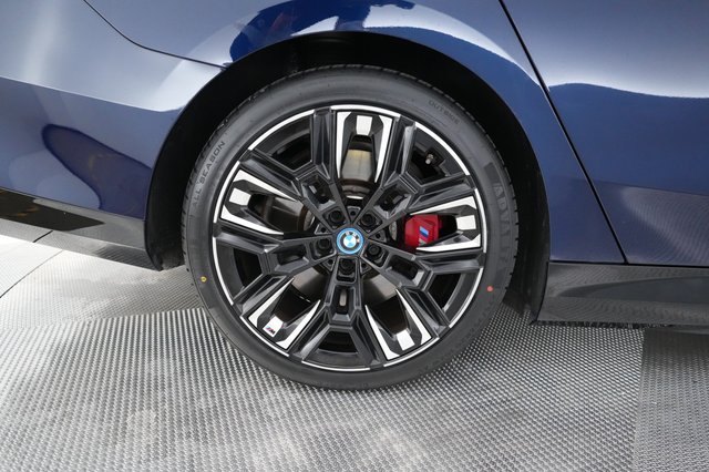 2024 BMW i5 — photo 7 of 22