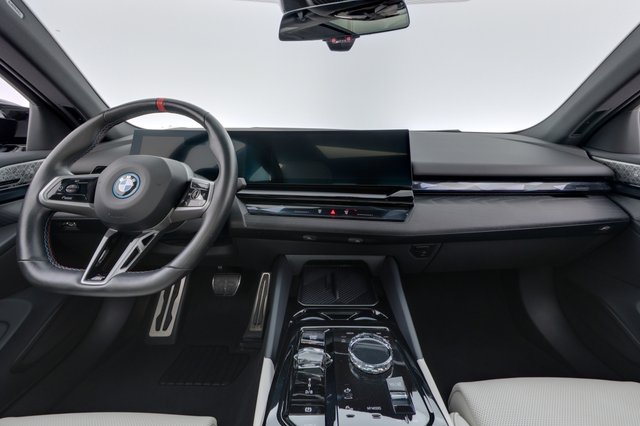 2024 BMW i5 — photo 21 of 22