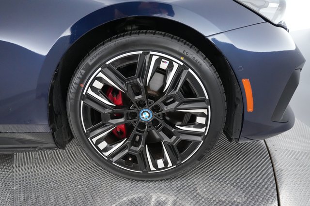 2024 BMW i5 — photo 15 of 22