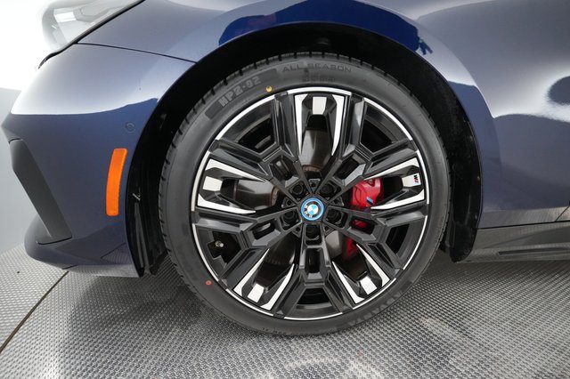 2024 BMW i5 — photo 16 of 22