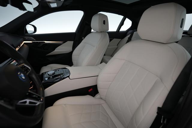 2024 BMW i5 — photo 3 of 22
