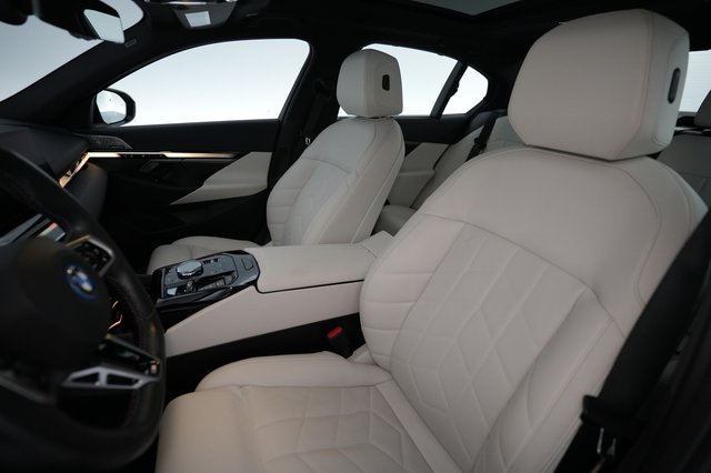 2024 BMW i5 — photo 3 of 22