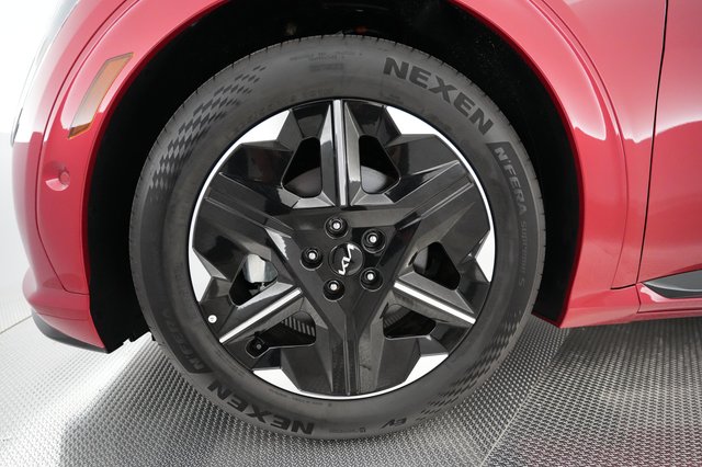 2025 Kia EV6 — photo 13 of 22