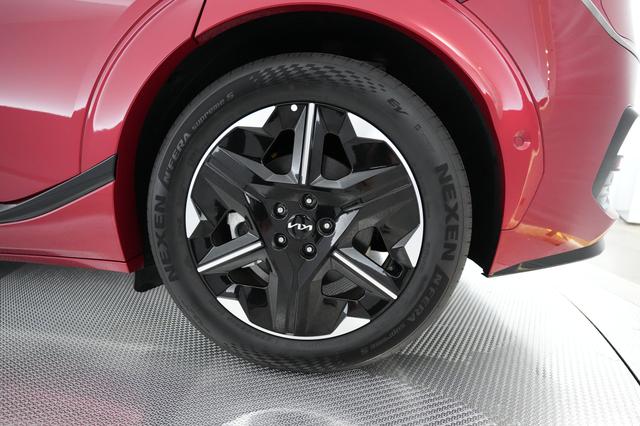 2025 Kia EV6 — photo 7 of 22