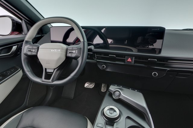 2025 Kia EV6 — photo 18 of 22