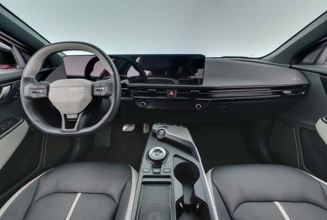 2025 Kia EV6 — photo 19 of 22