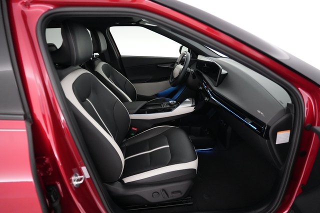 2025 Kia EV6 — photo 16 of 22